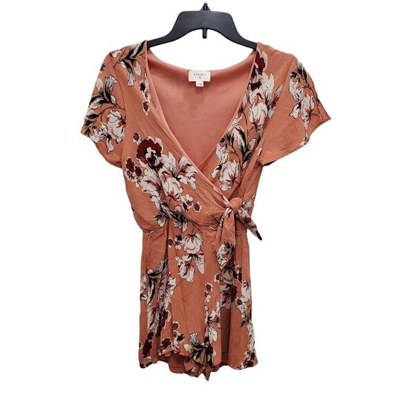 Everly Women's Peach Faux Wrap Tie Front Floral Print Romper Size S - Picture 1 of 8
